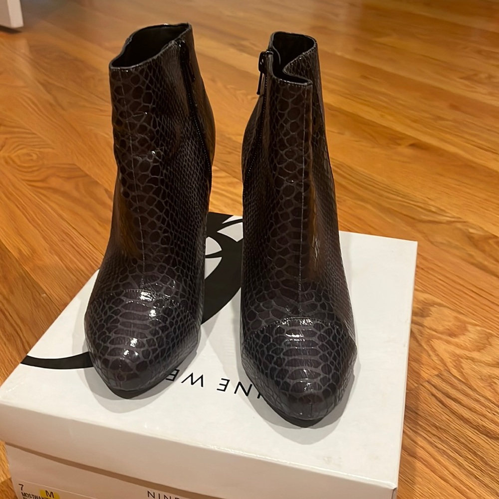 Nine West grey bootie